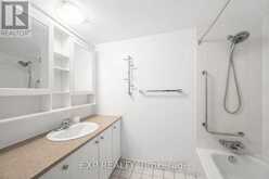 705 - 475 LAURIER AVENUE W | Ottawa Ontario | Slide Image Twelve