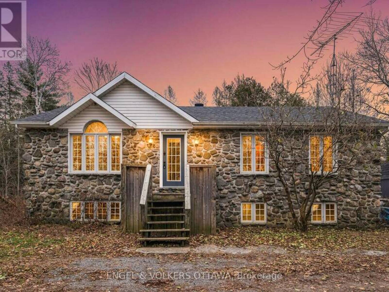4751 PEARL ROAD, L'Orignal, Ontario K0B 1K0