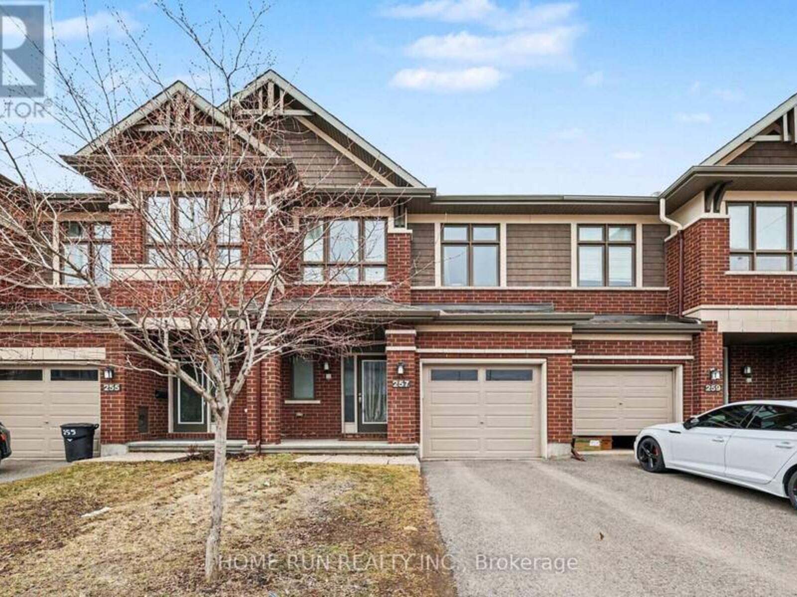 257 DOLCE CRESCENT, Ottawa, Ontario K1X 0B3