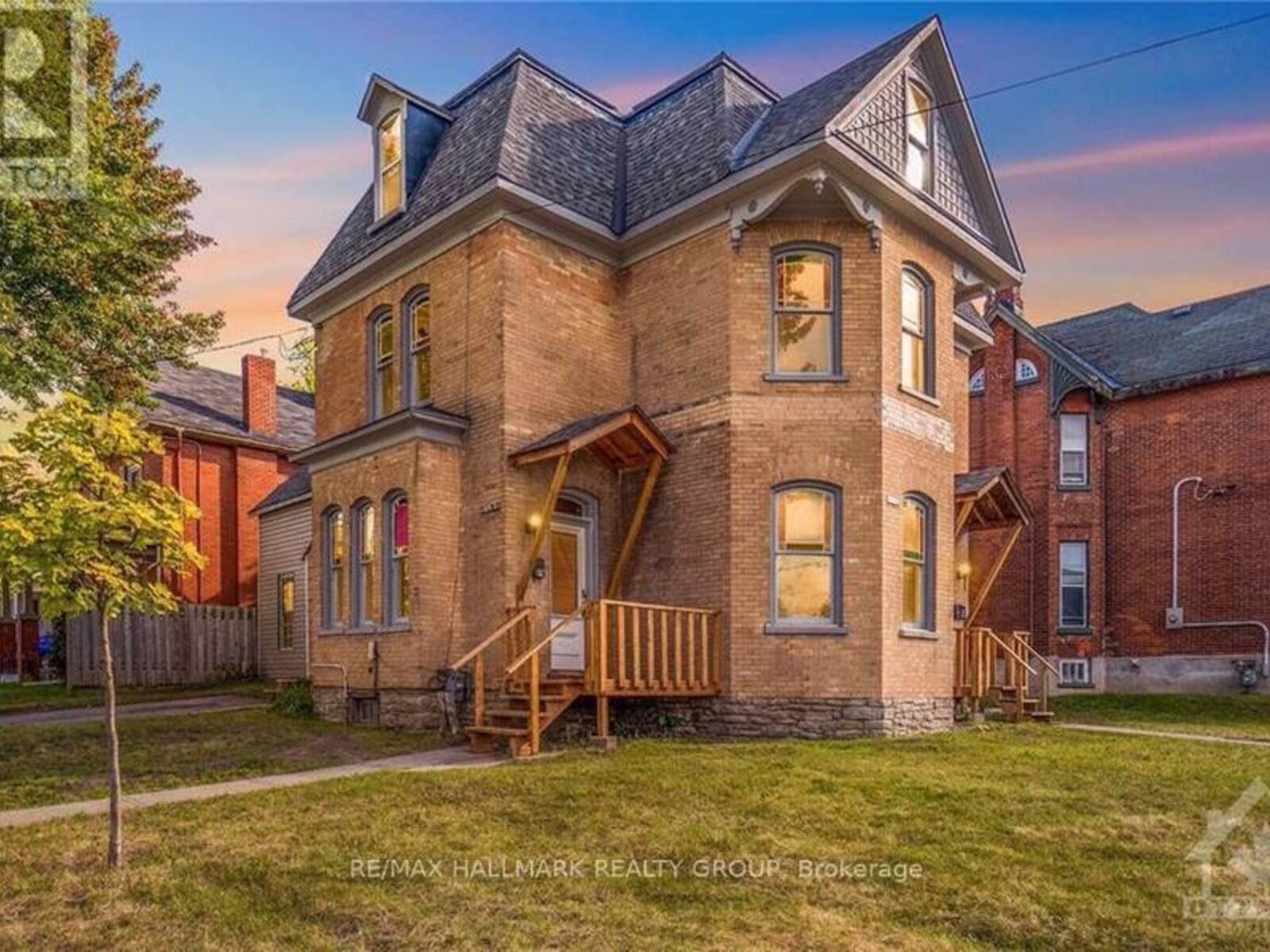 42 CHURCH STREET W, Smiths Falls, Ontario K7A 1P7