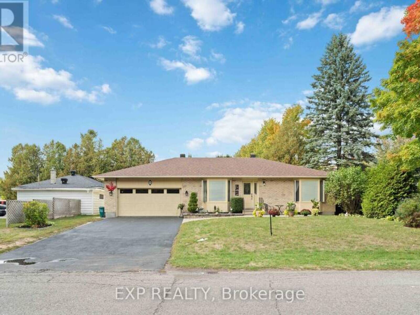 16 EVELYN STREET, Ottawa, Ontario K2S 1M9