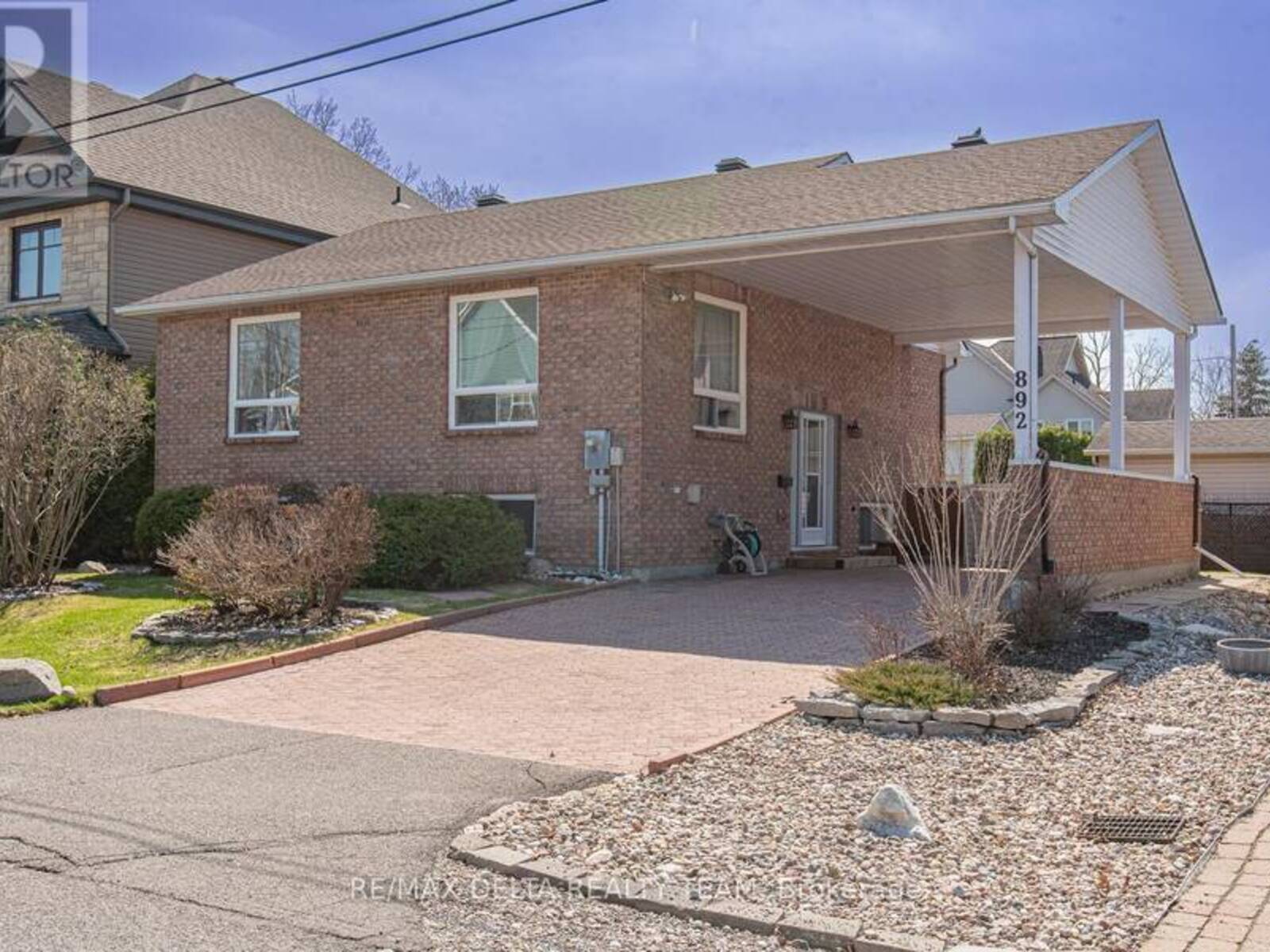 892 BEAUCHAMP AVENUE, Ottawa, Ontario K1C 3A7