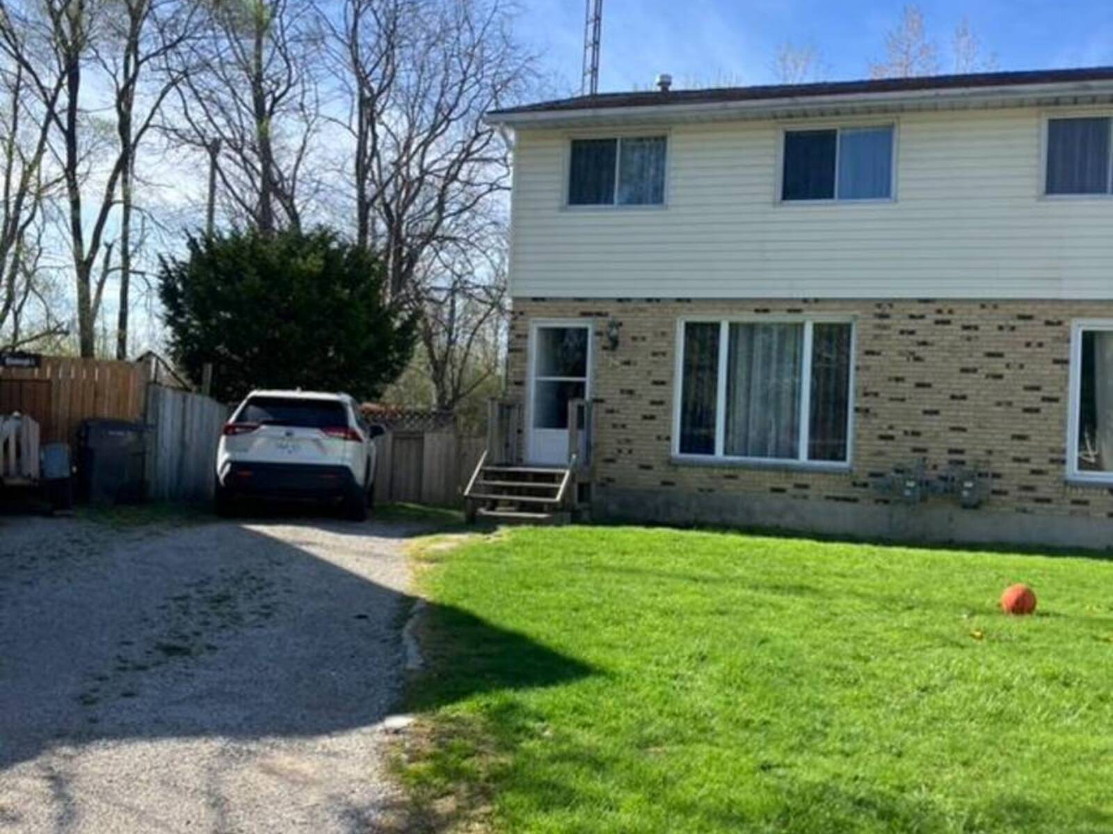 560 SHORT STREET, Petrolia, Ontario N0N 1R0
