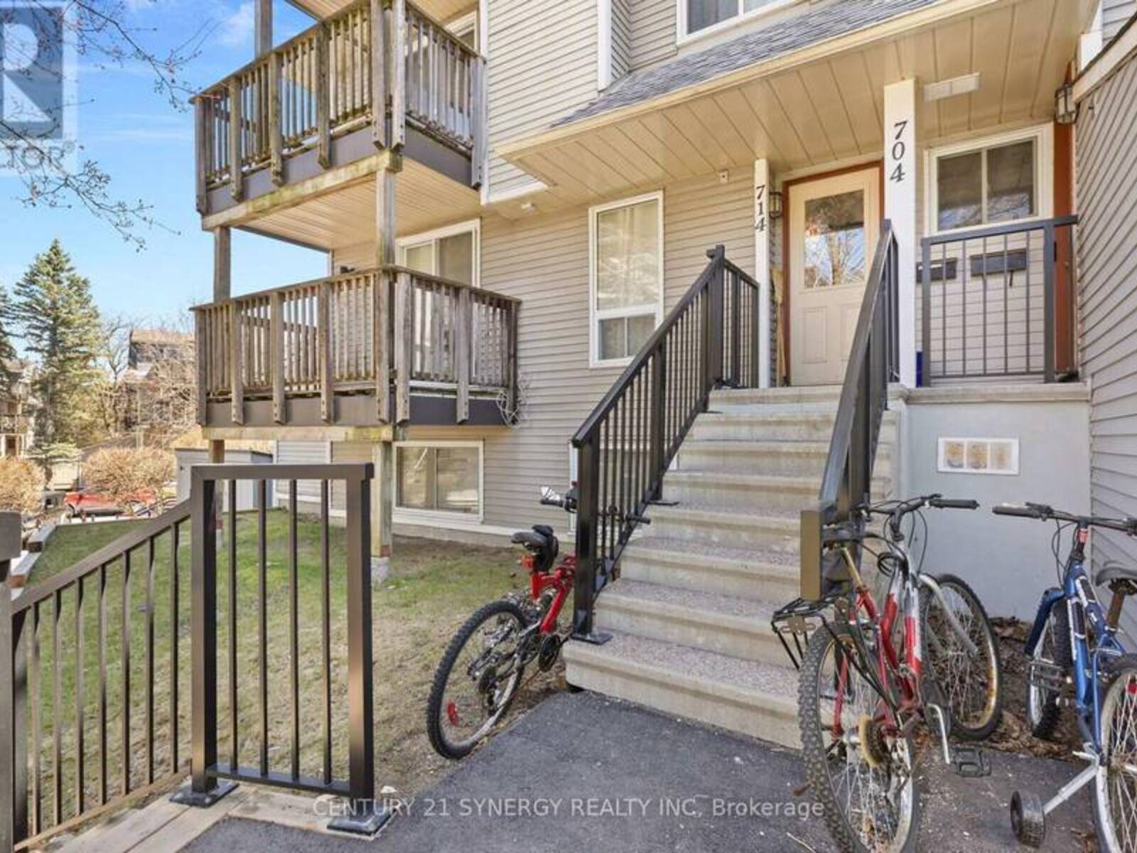 714 TANGUAY COURT, Ottawa, Ontario K2L 3X2