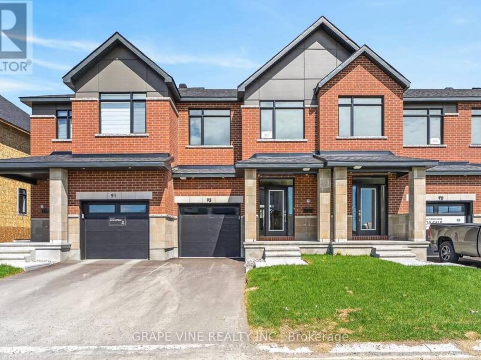 93 SAN FELICE CIRCLE, Ottawa, Ontario K2S 2R9
