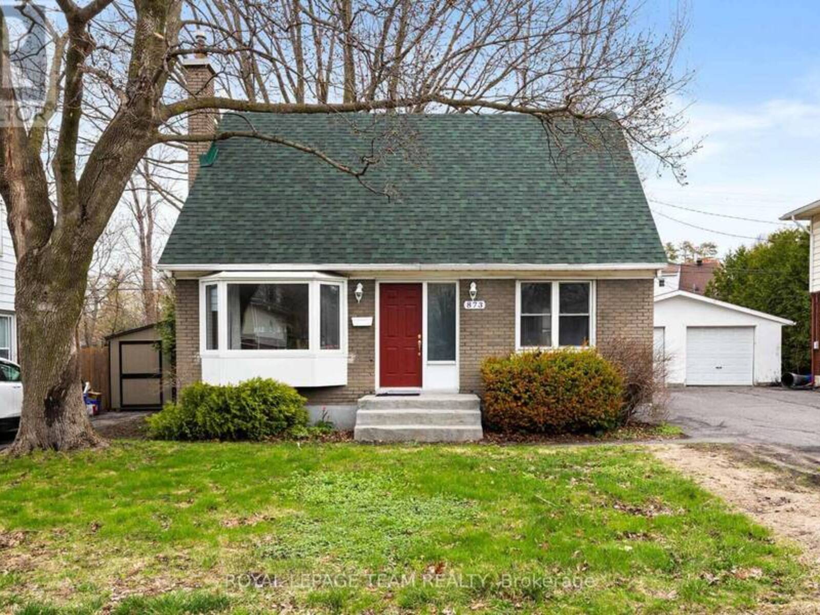 873 SMYTH ROAD, Ottawa, Ontario K1G 1P4