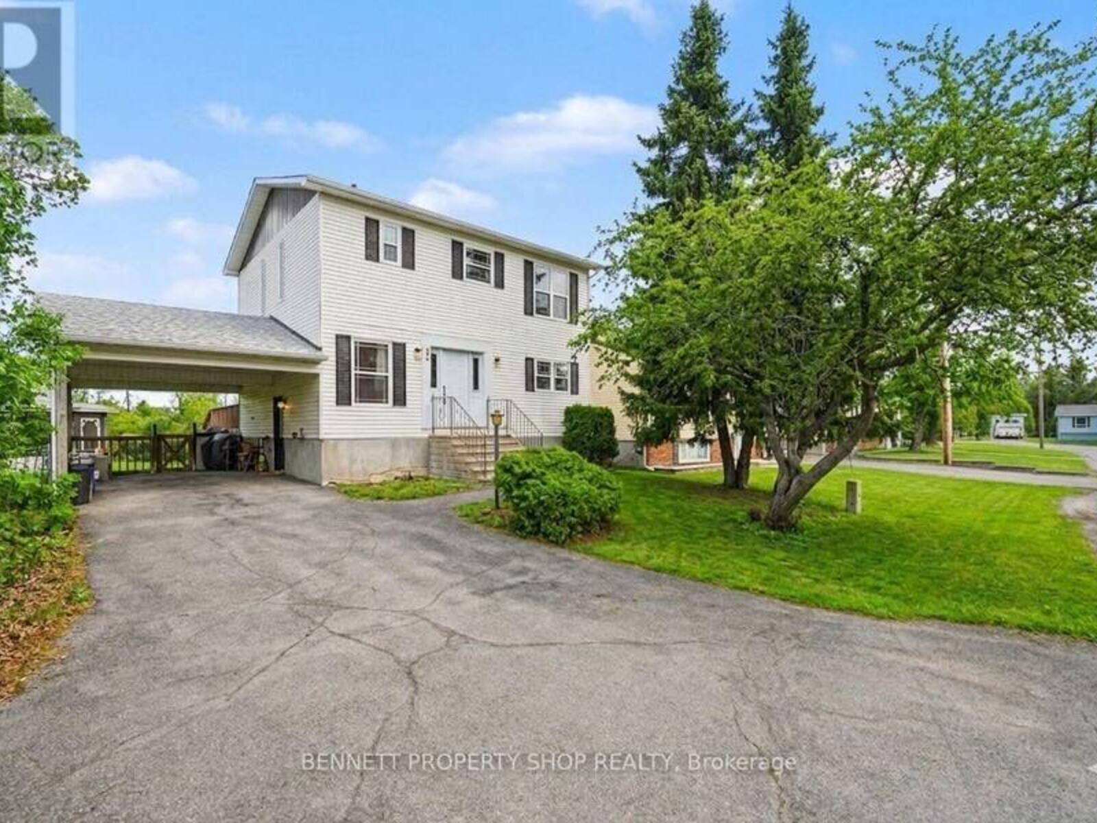 22 POOLE CREEK CRESCENT, Ottawa, Ontario K2S 1T6