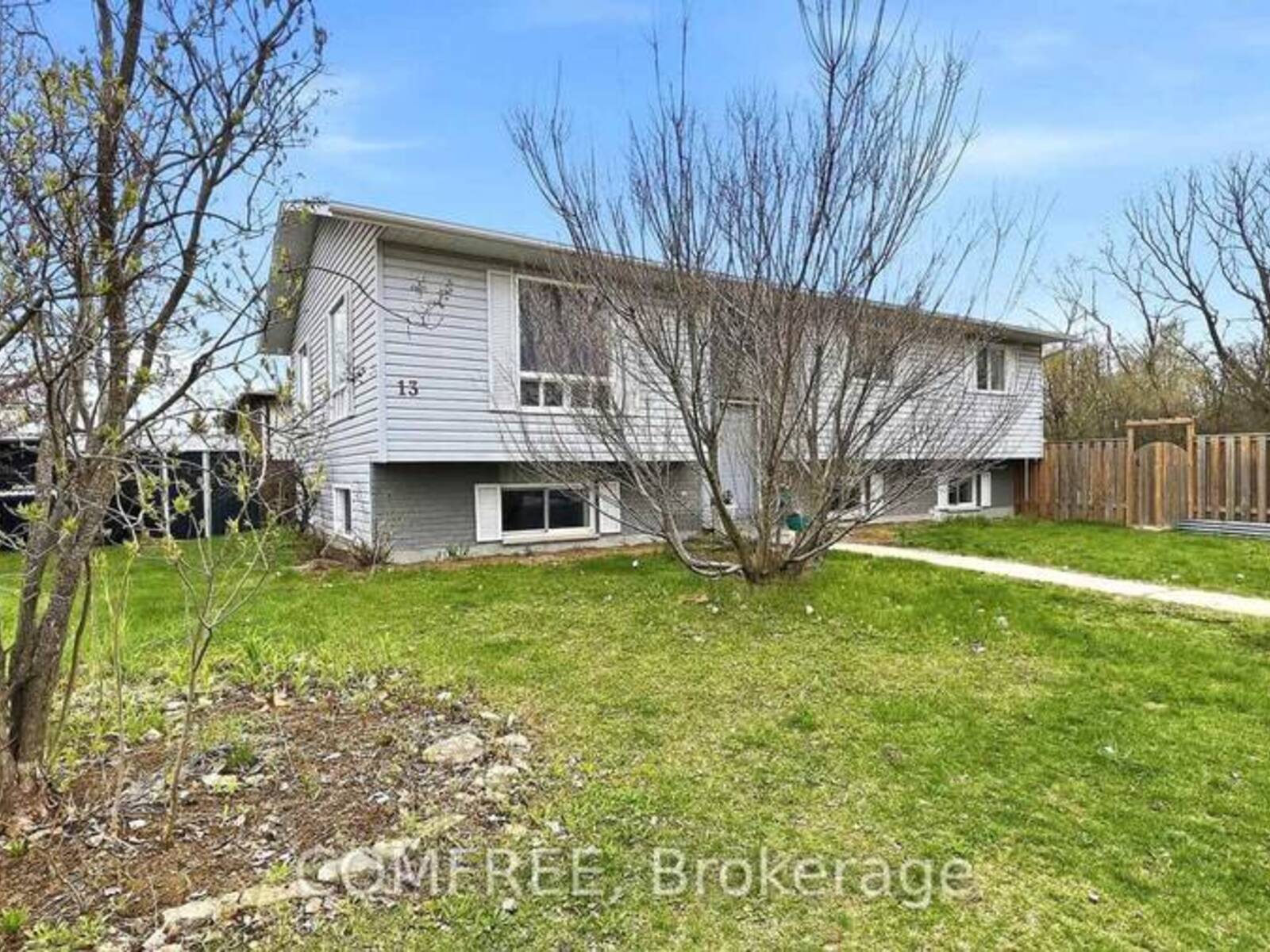 13 PEARL STREET, Smiths Falls, Ontario K7A 5G2
