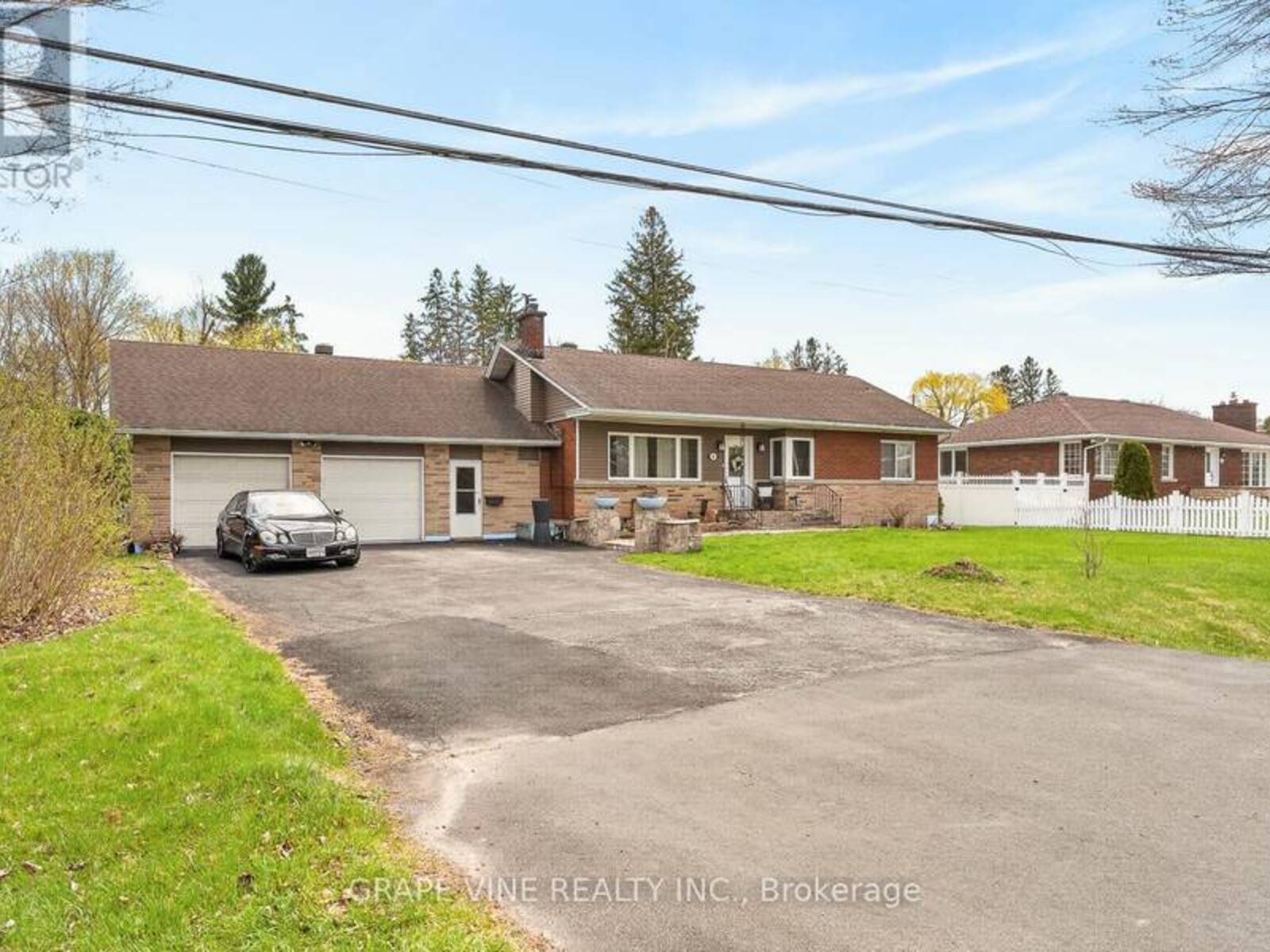 46 MACFARLANE ROAD, Ottawa, Ontario K2E 6V5