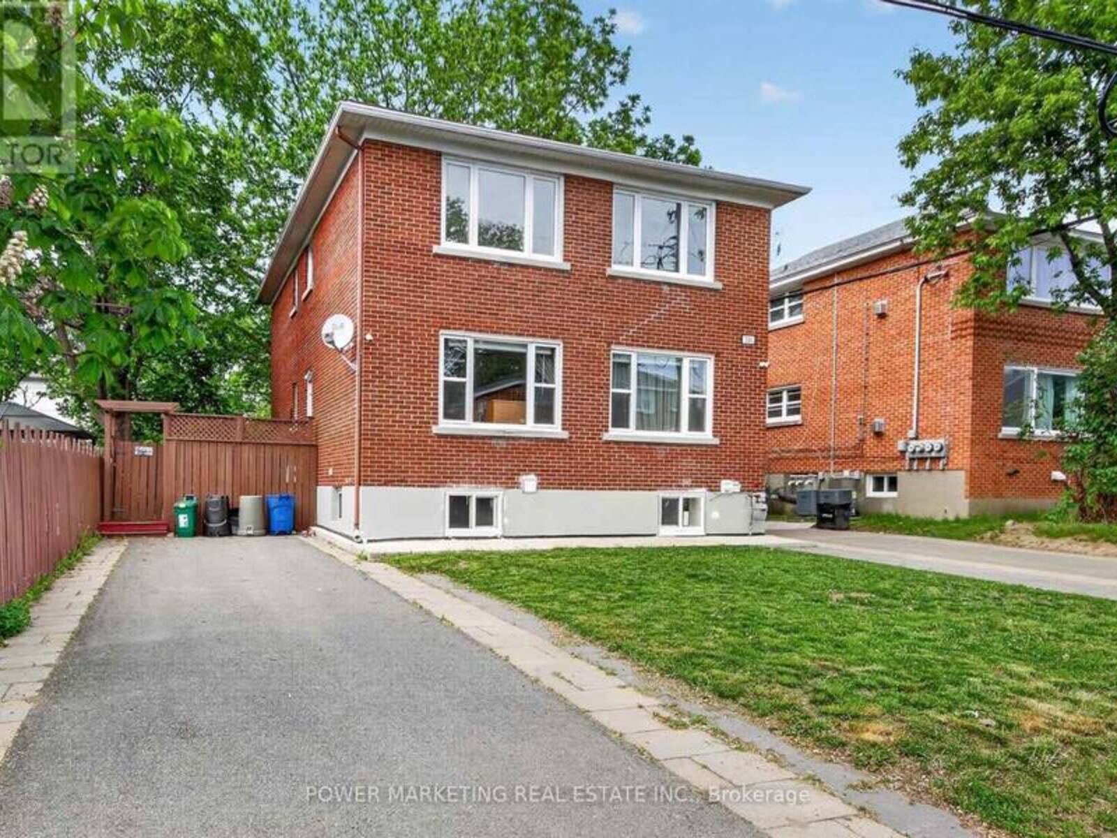 391 GREENWOOD AVENUE, Ottawa, Ontario K2A 0X4