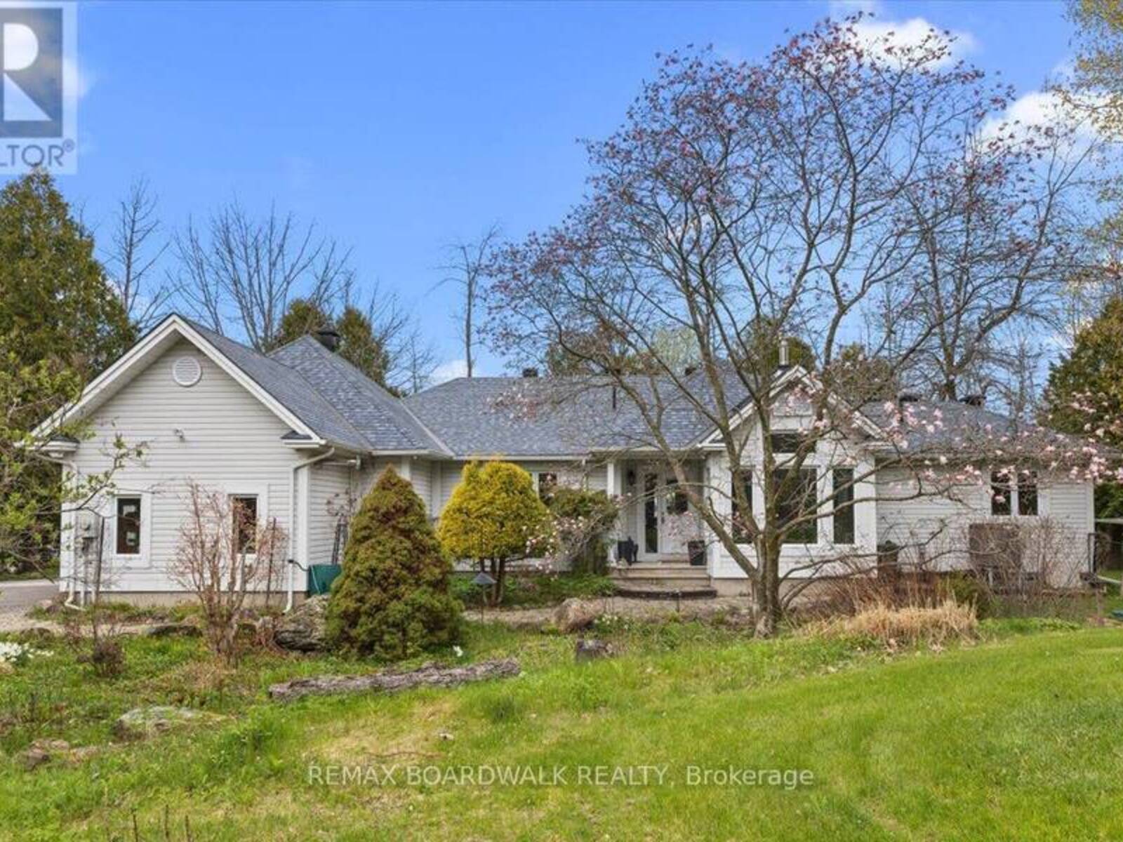212 SHELDON ROAD, Rideau Lakes, Ontario K0G 1V0