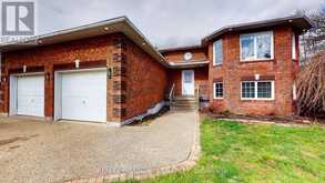 7 MEADOWVIEW DRIVE | North Grenville Ontario | Slide Image Two