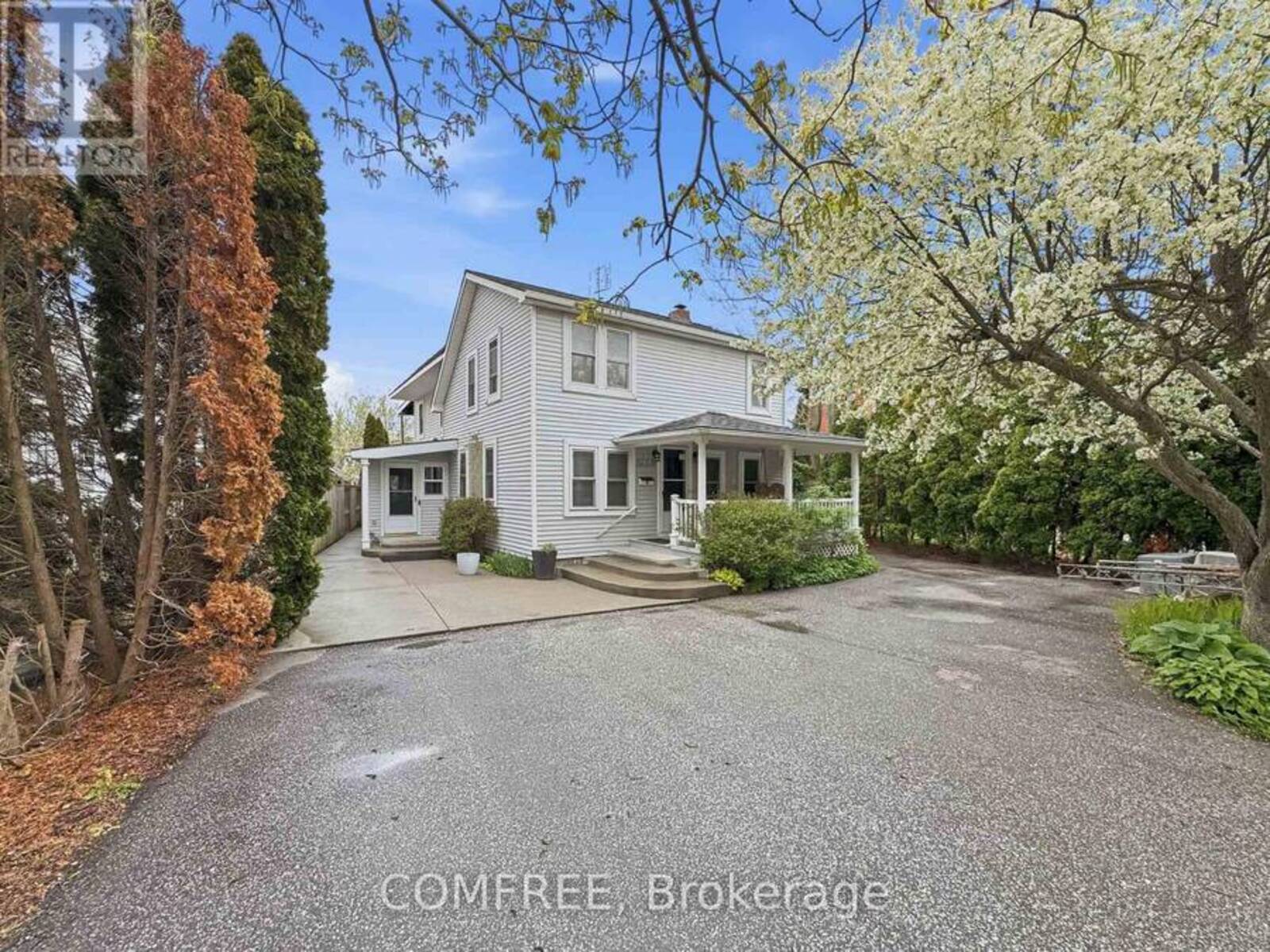 2122 OLD FRONT ROAD, LaSalle, Ontario N9J 2C9