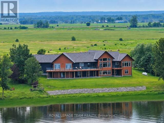 231 FINNERTY ROAD Cobden Ontario, K0J 1K0 - 5 Bedrooms Waterfront Home For sale