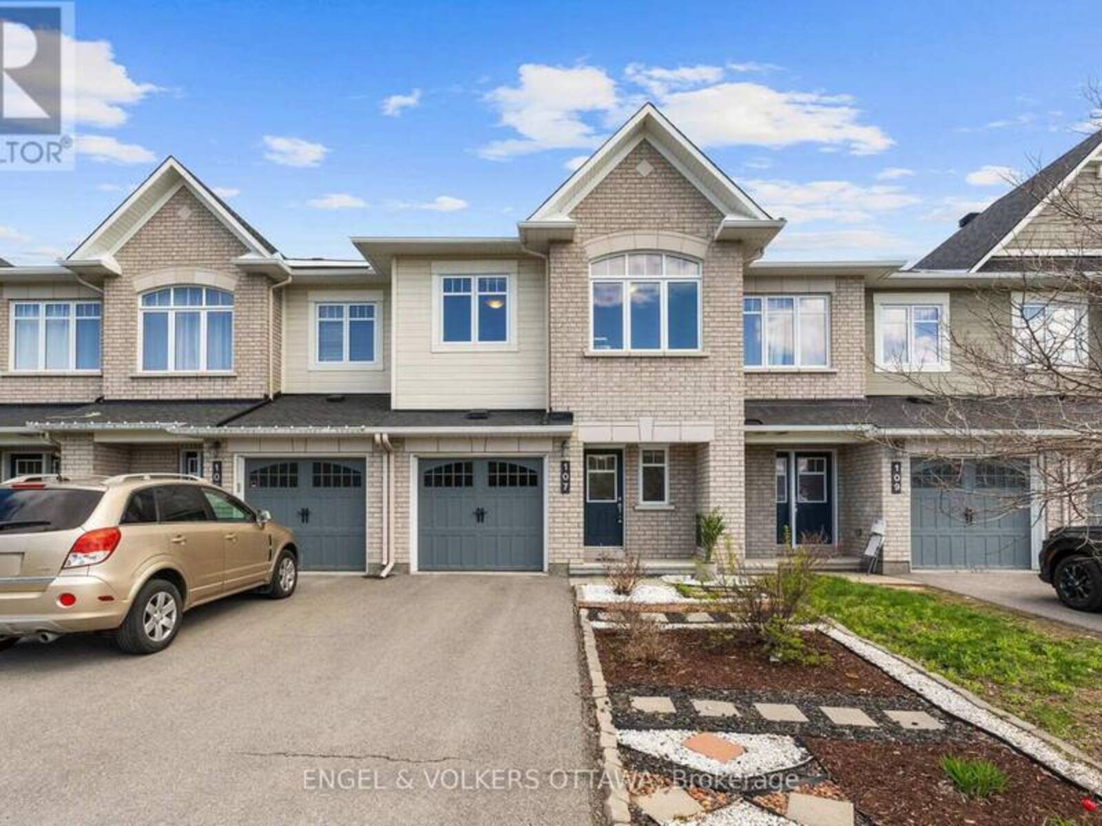 107 MANCINI WAY, Ottawa, Ontario K2J 5X3