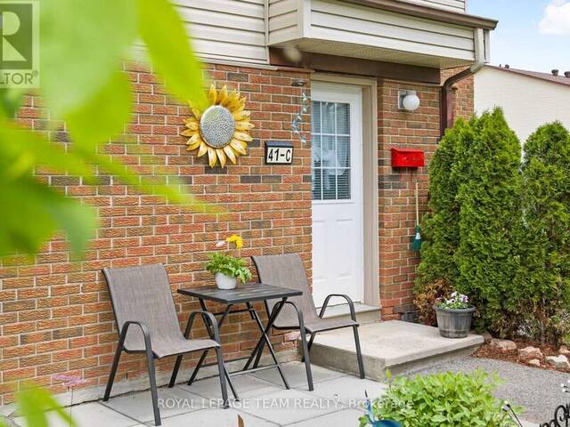41C FORESTER CRESCENT Ottawa Ontario, K2H 8Y3 - 3 Bedrooms Condo For Sale