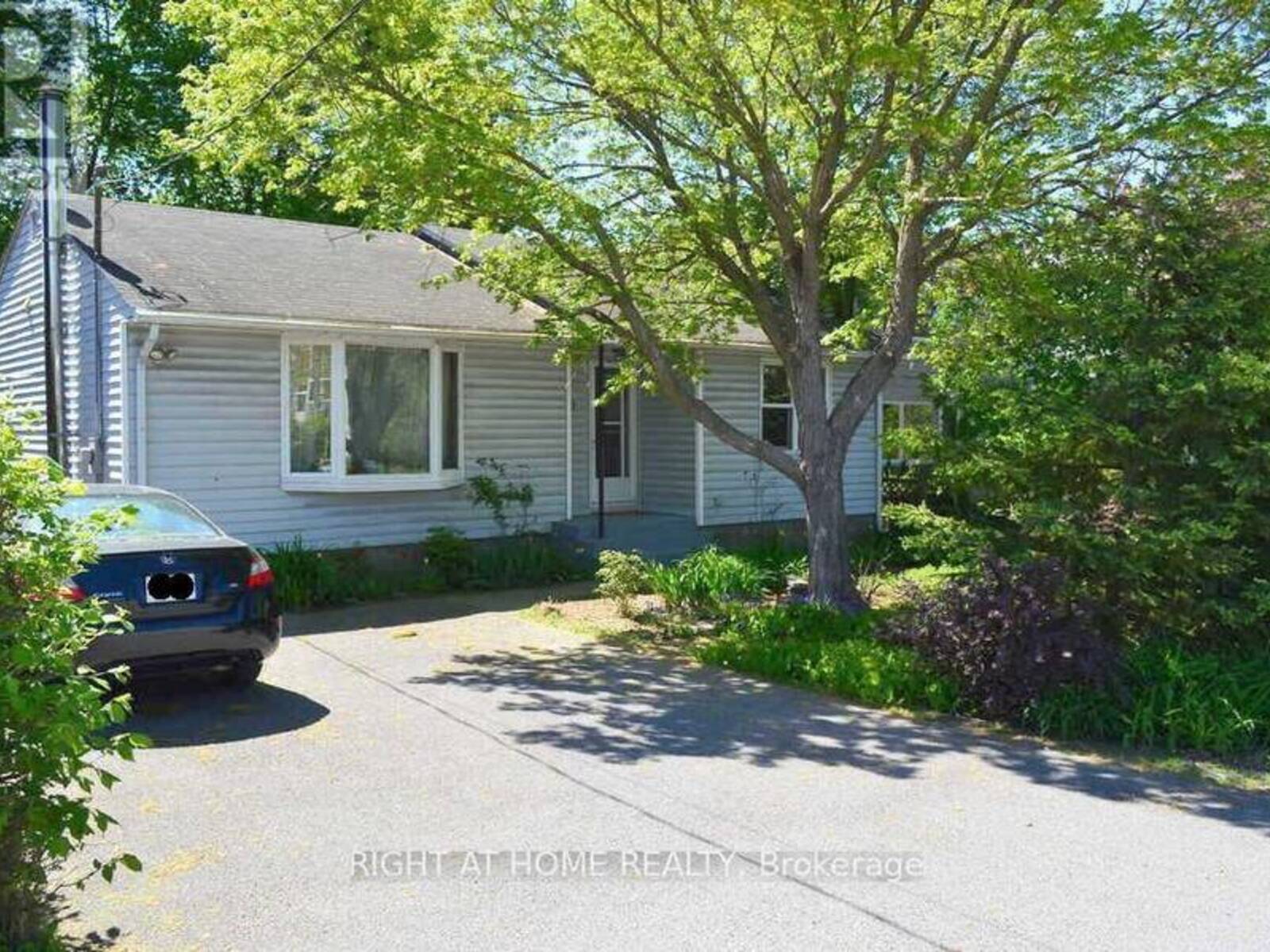 200 WOODROFFE AVENUE, Ottawa, Ontario K2A 3V4