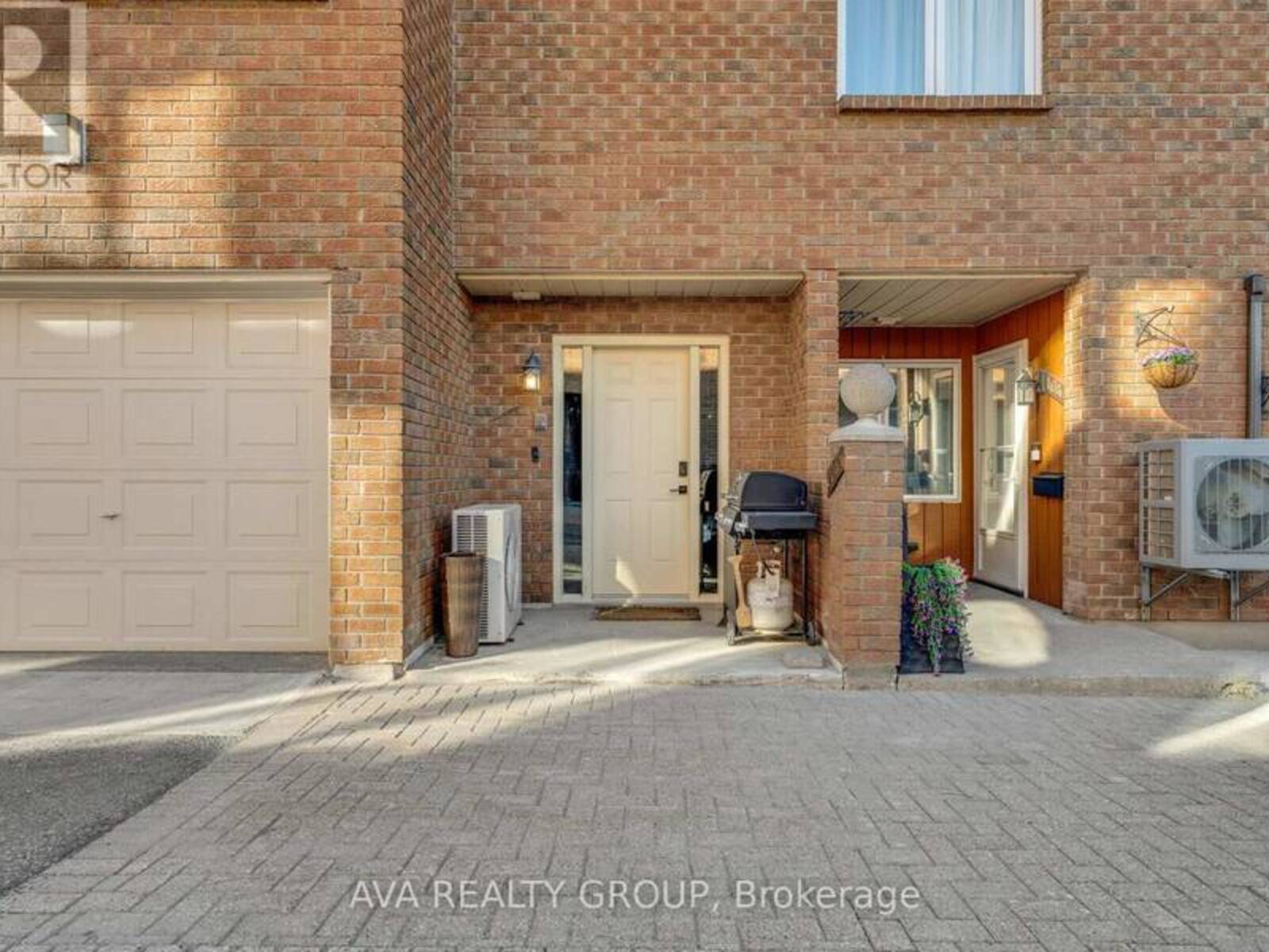 106 STRATAS COURT N, Ottawa, Ontario K2L 3K4
