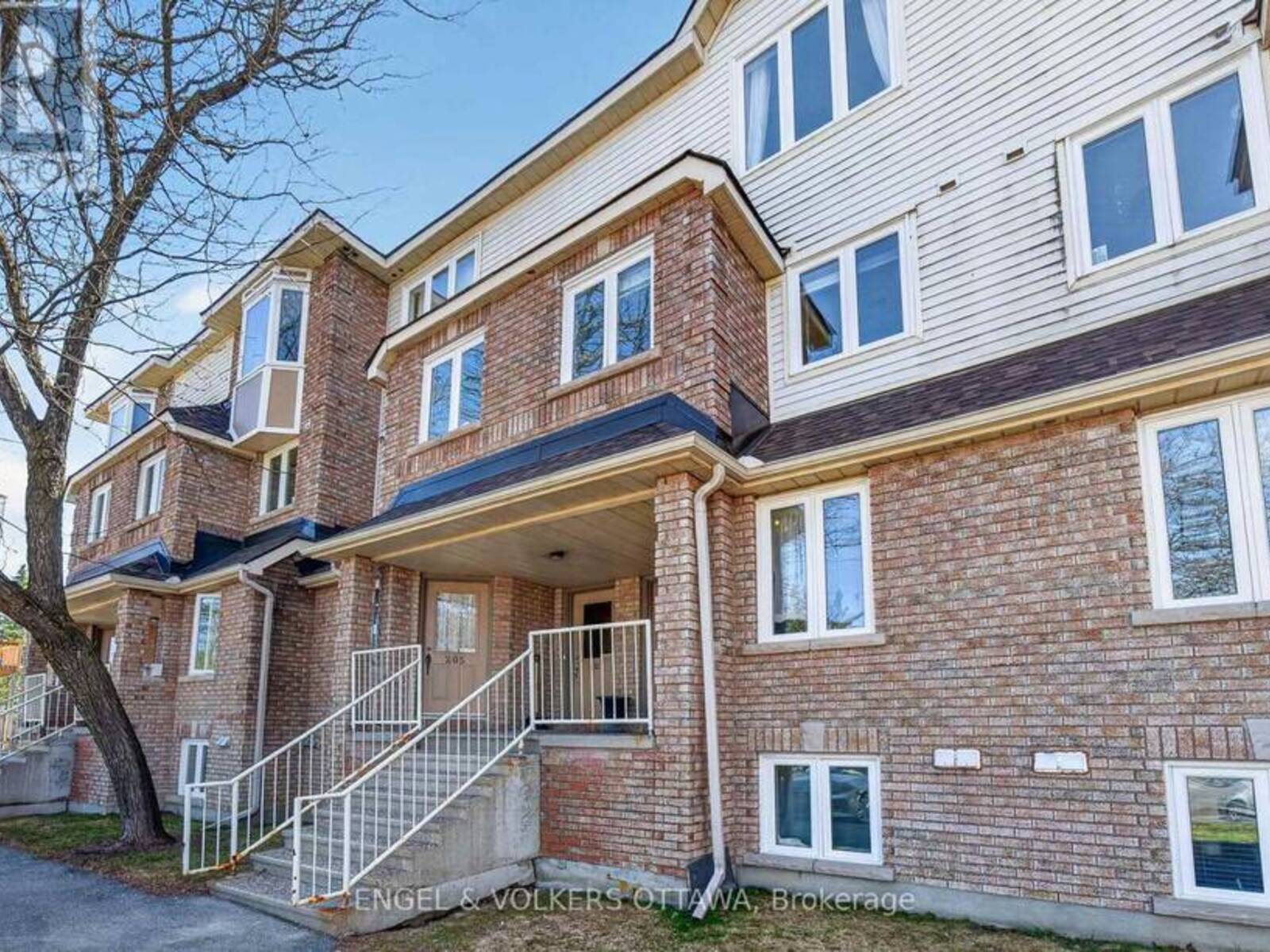 211 BRISTON PRIVATE, Ottawa, Ontario K1G 5R5