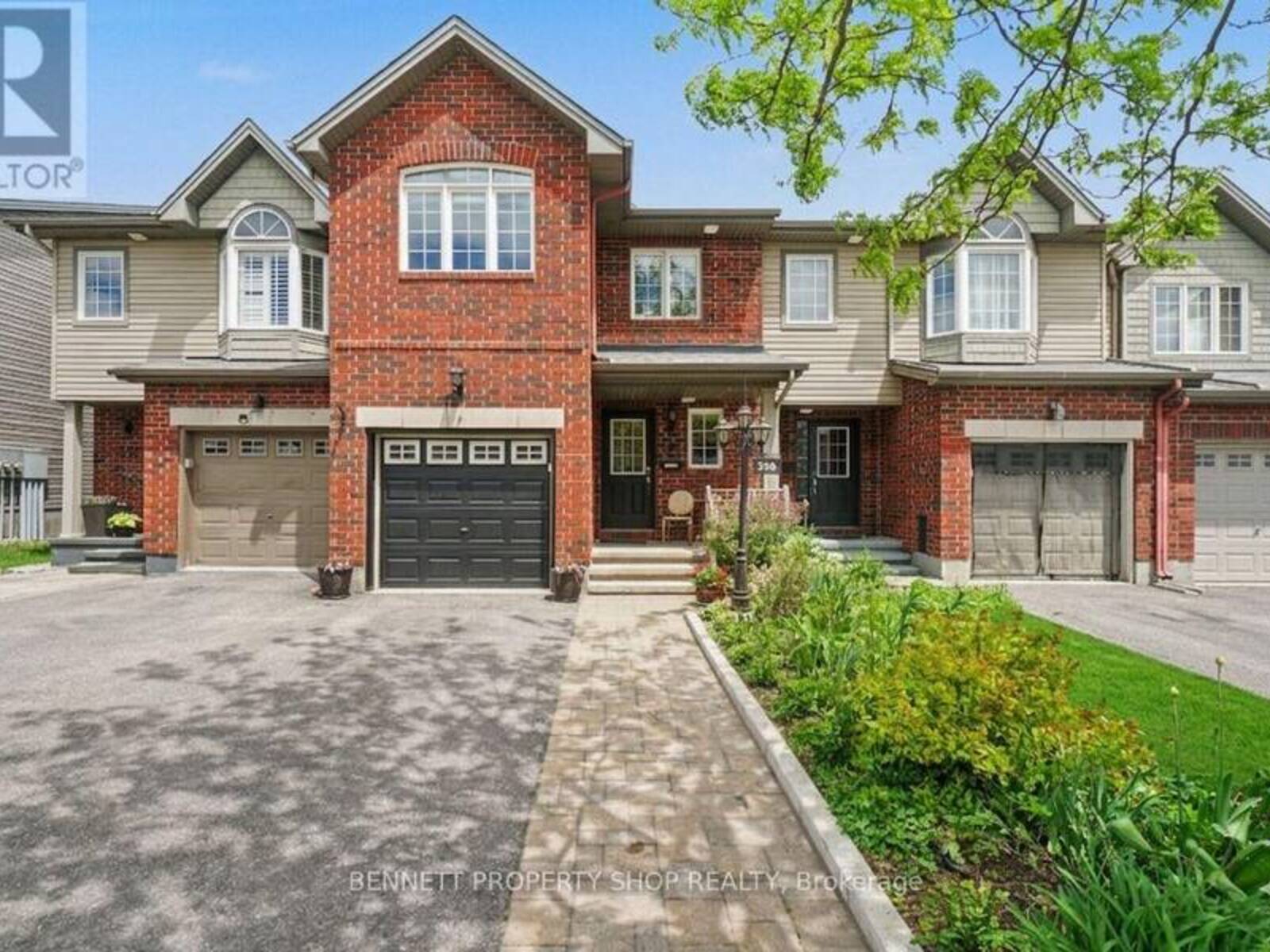 330 LAGUNA STREET, Ottawa, Ontario K1T 0L1
