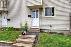52 THISTLEDOWN COURT | Ottawa Ontario | Slide Image Three