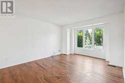 8 GILLESPIE CRESCENT | Ottawa Ontario | Slide Image Thirteen