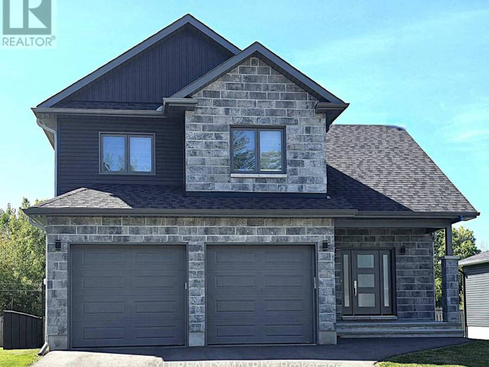 1408 CAROLINE COURT, Cornwall, Ontario K6J 0C5