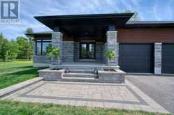 27 DIANE DRIVE | Smiths Falls Ontario | Slide Image Three