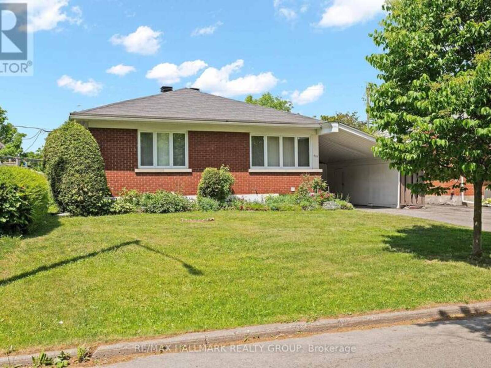 839 WESTON DRIVE, Ottawa, Ontario K1G 1W5