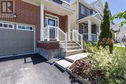 12 OXALIS CRESCENT | Ottawa Ontario | Slide Image Four