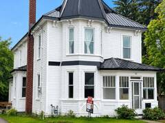 11 ALFRED STREET Smiths Falls Ontario, K7A 4H6