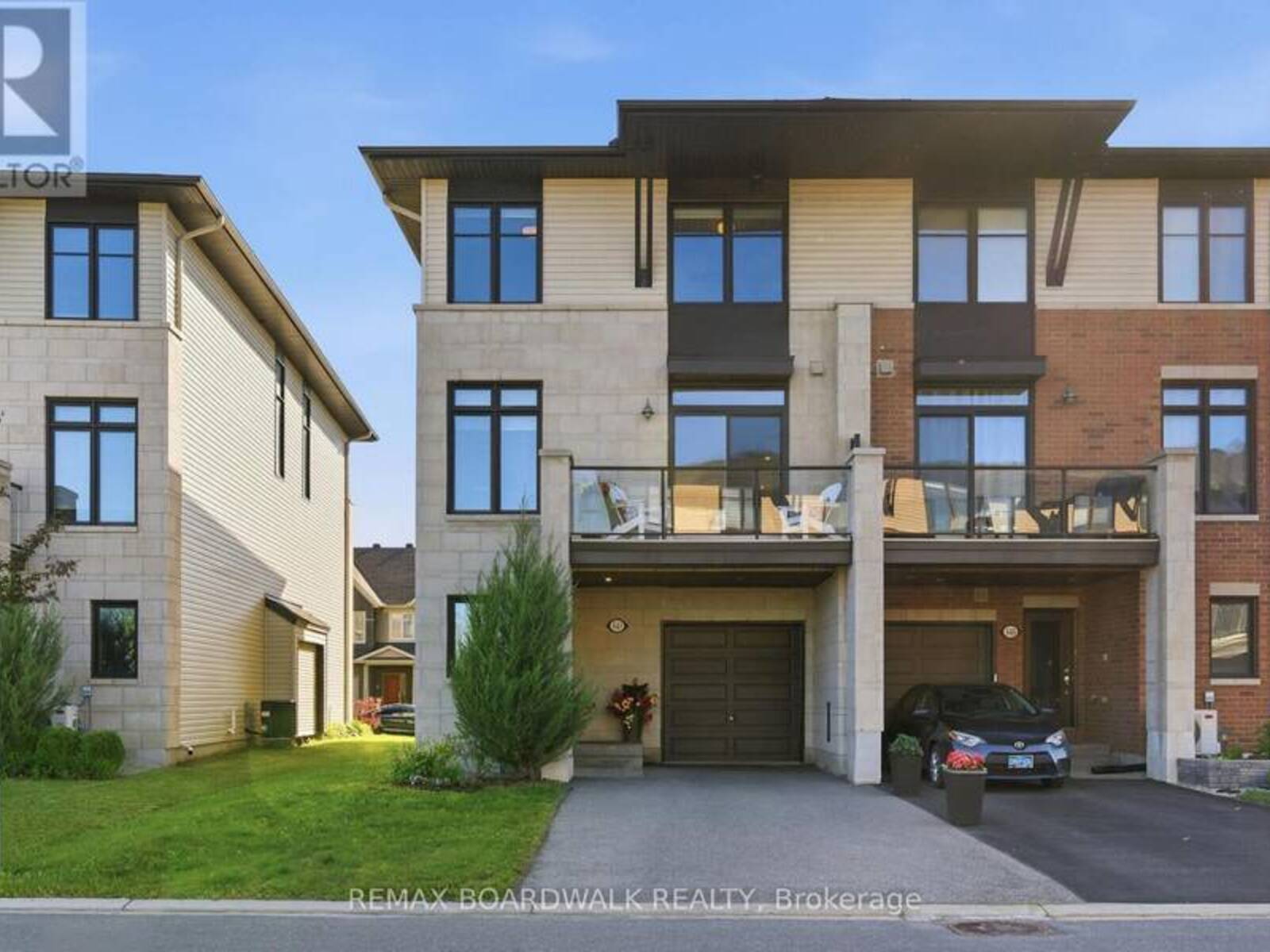 543 LABRADOR CRESCENT, Ottawa, Ontario K1T 0R4