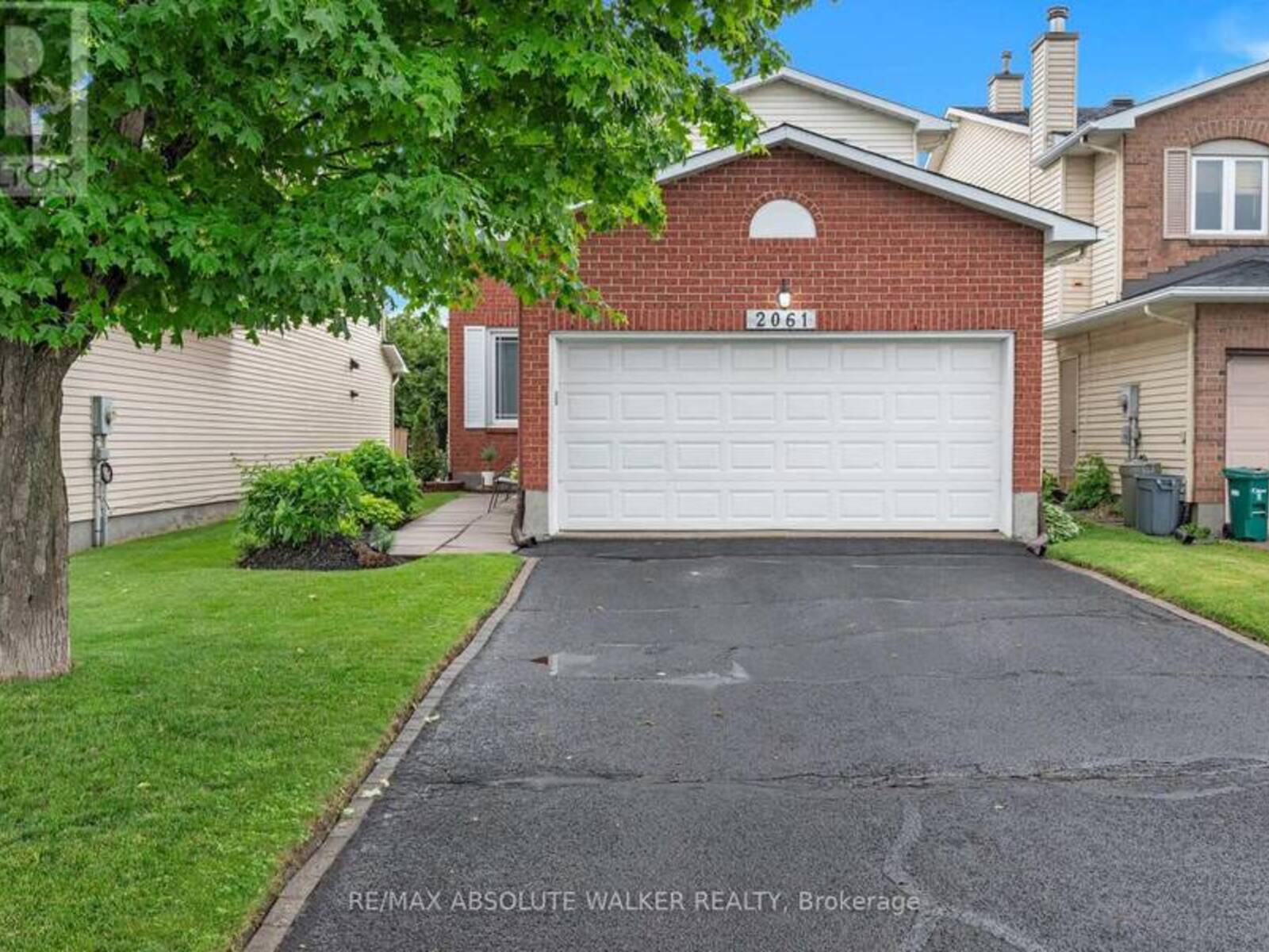 2061 LEGRAND CRESCENT, Ottawa, Ontario K1E 3R1