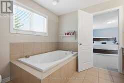 800 LONG POINT CIRCLE | Ottawa Ontario | Slide Image Thirty