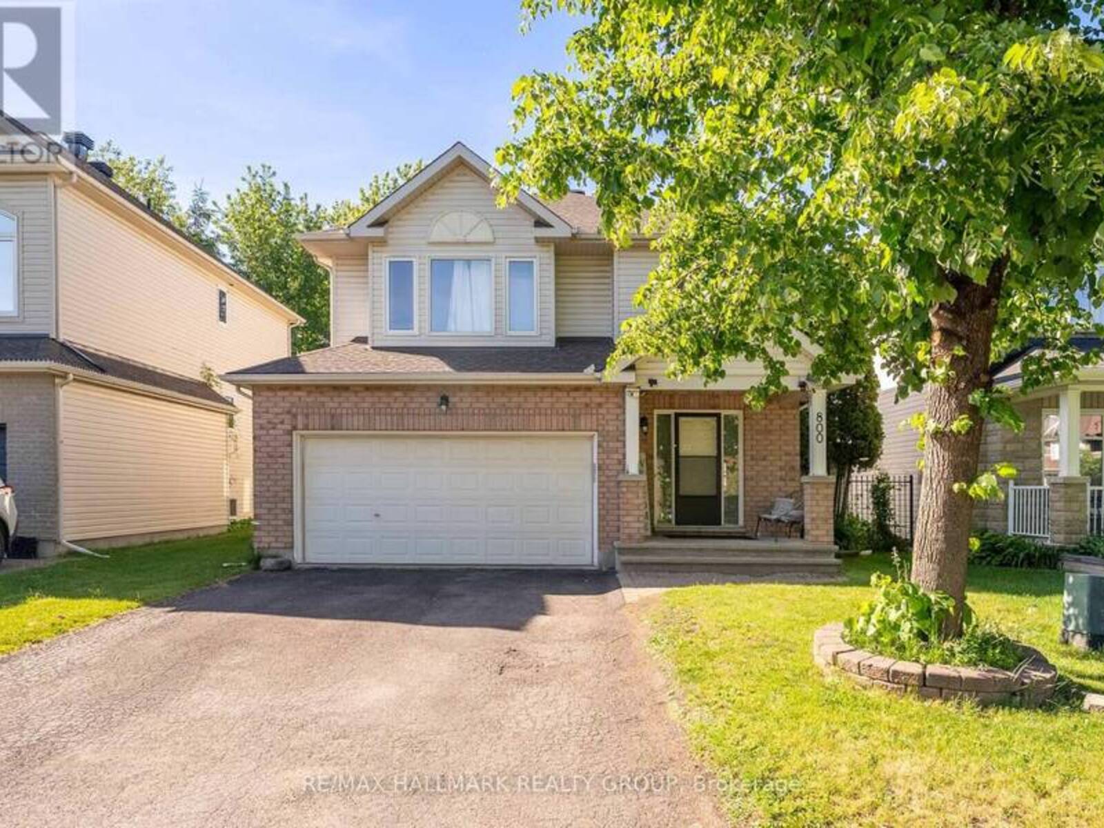 800 LONG POINT CIRCLE, Ottawa, Ontario K1T 4H6