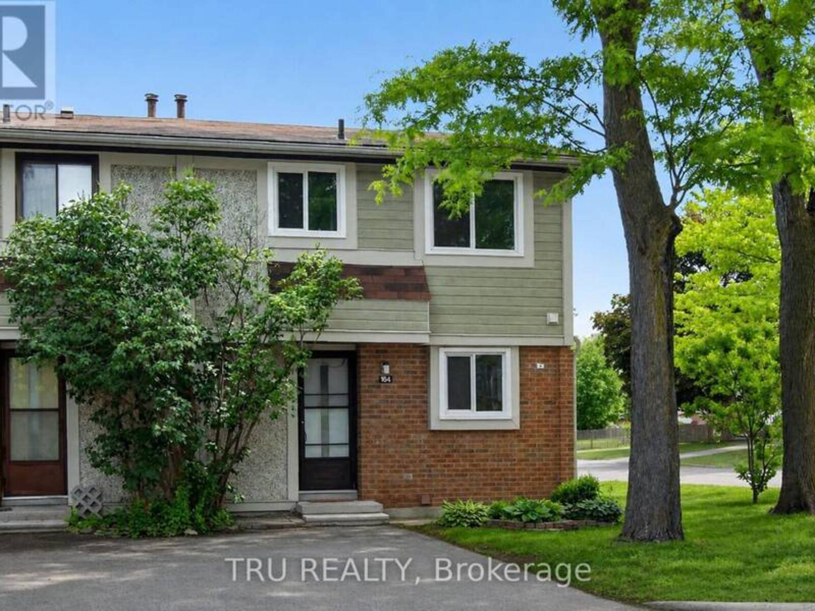 16-164 BARROW CRESCENT, Ottawa, Ontario K2L 2J1