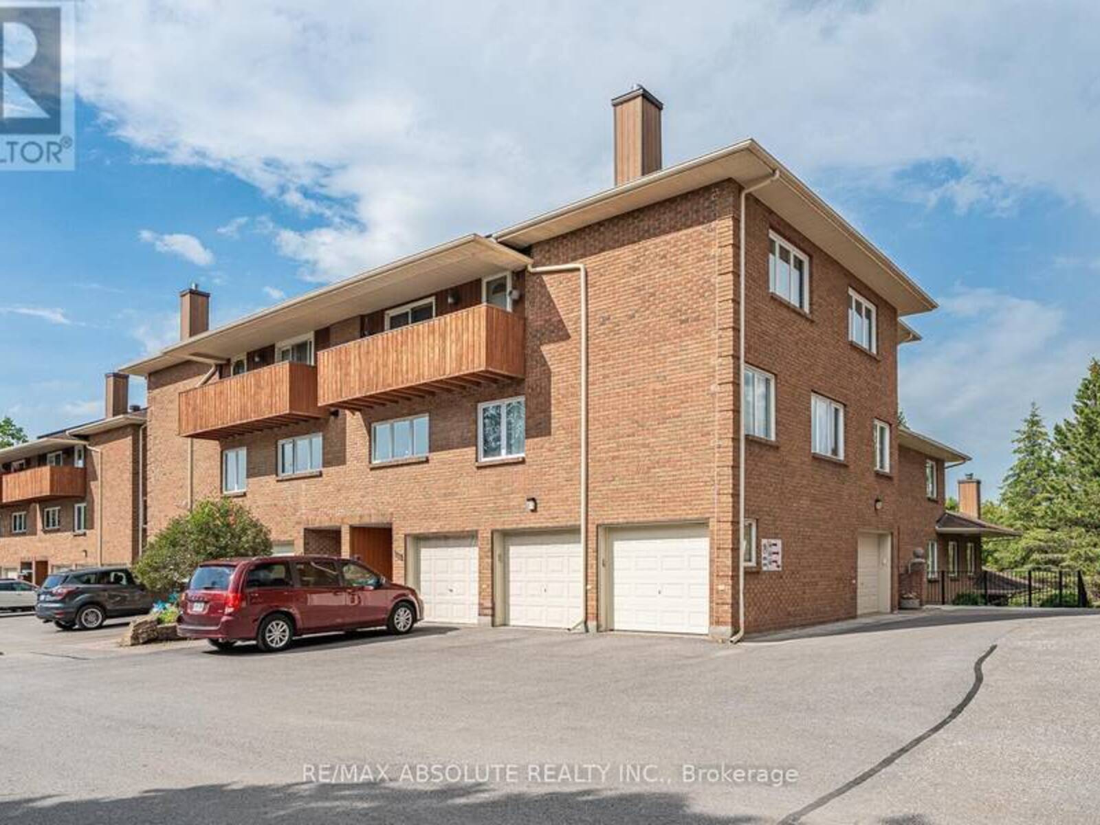 206 STRATAS COURT, Ottawa, Ontario K2L 3K5