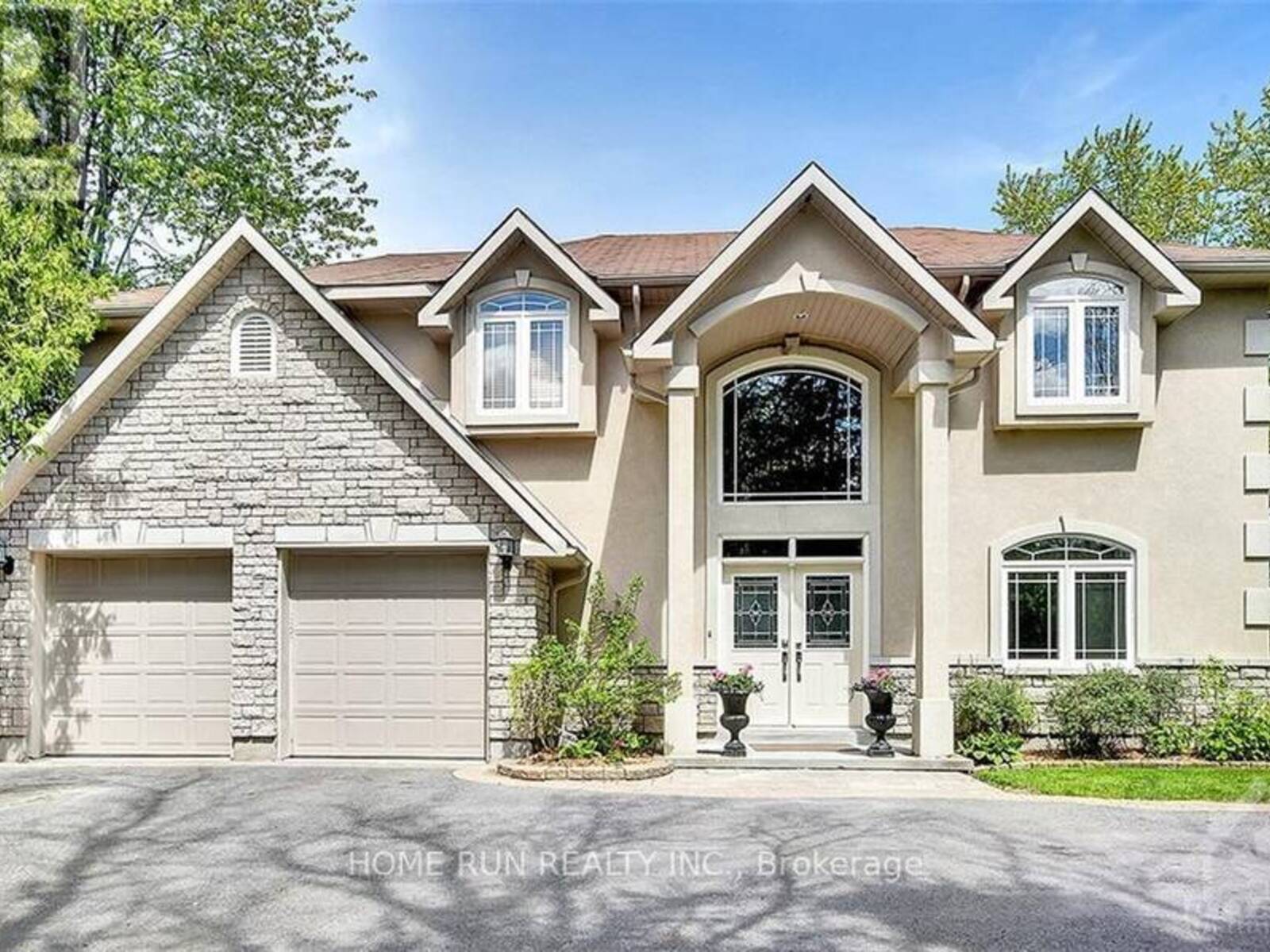 3 WINDING WAY, Ottawa, Ontario K2C 3H1