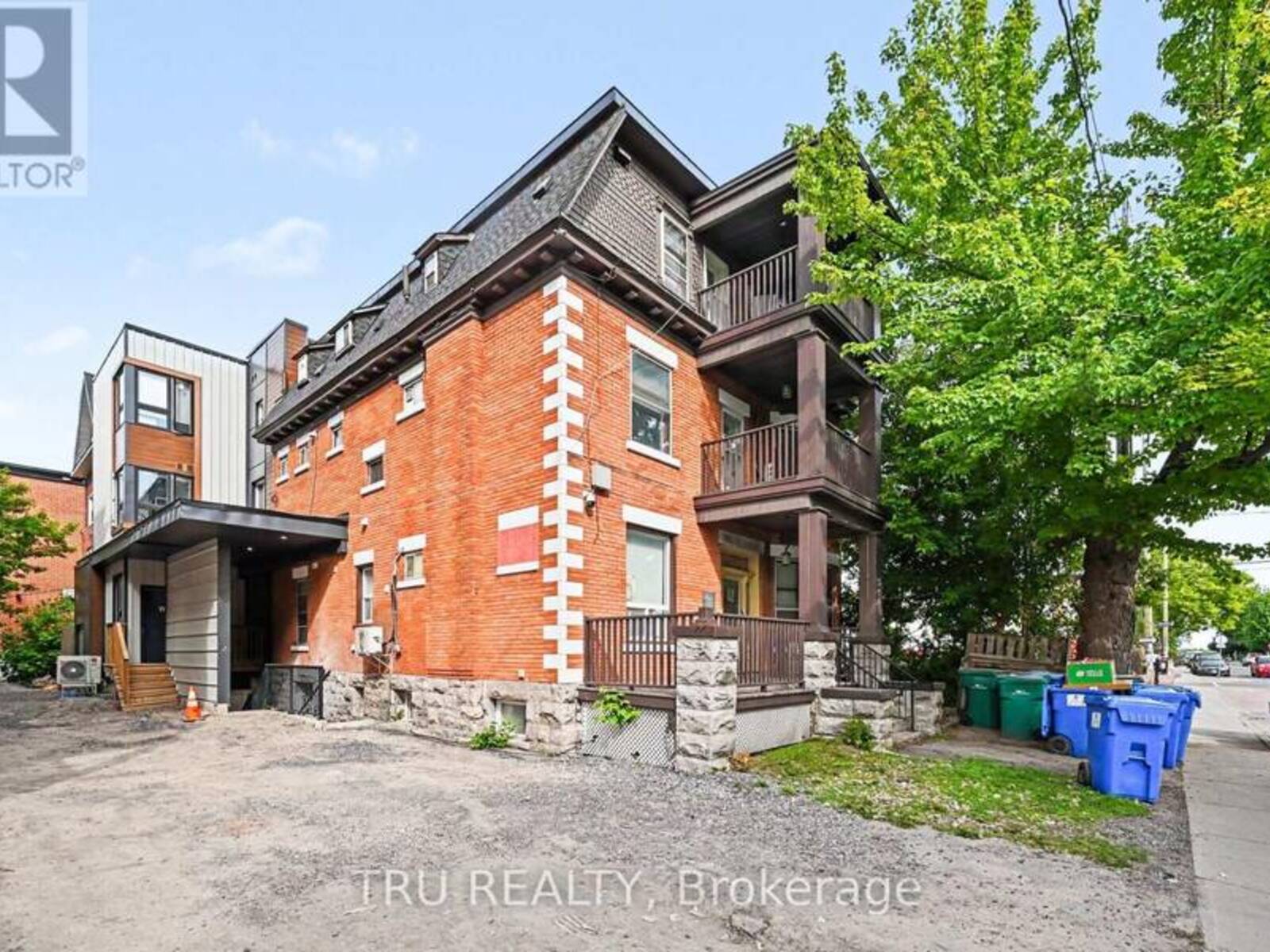 360 FRIEL STREET, Ottawa, Ontario K1N 7W6