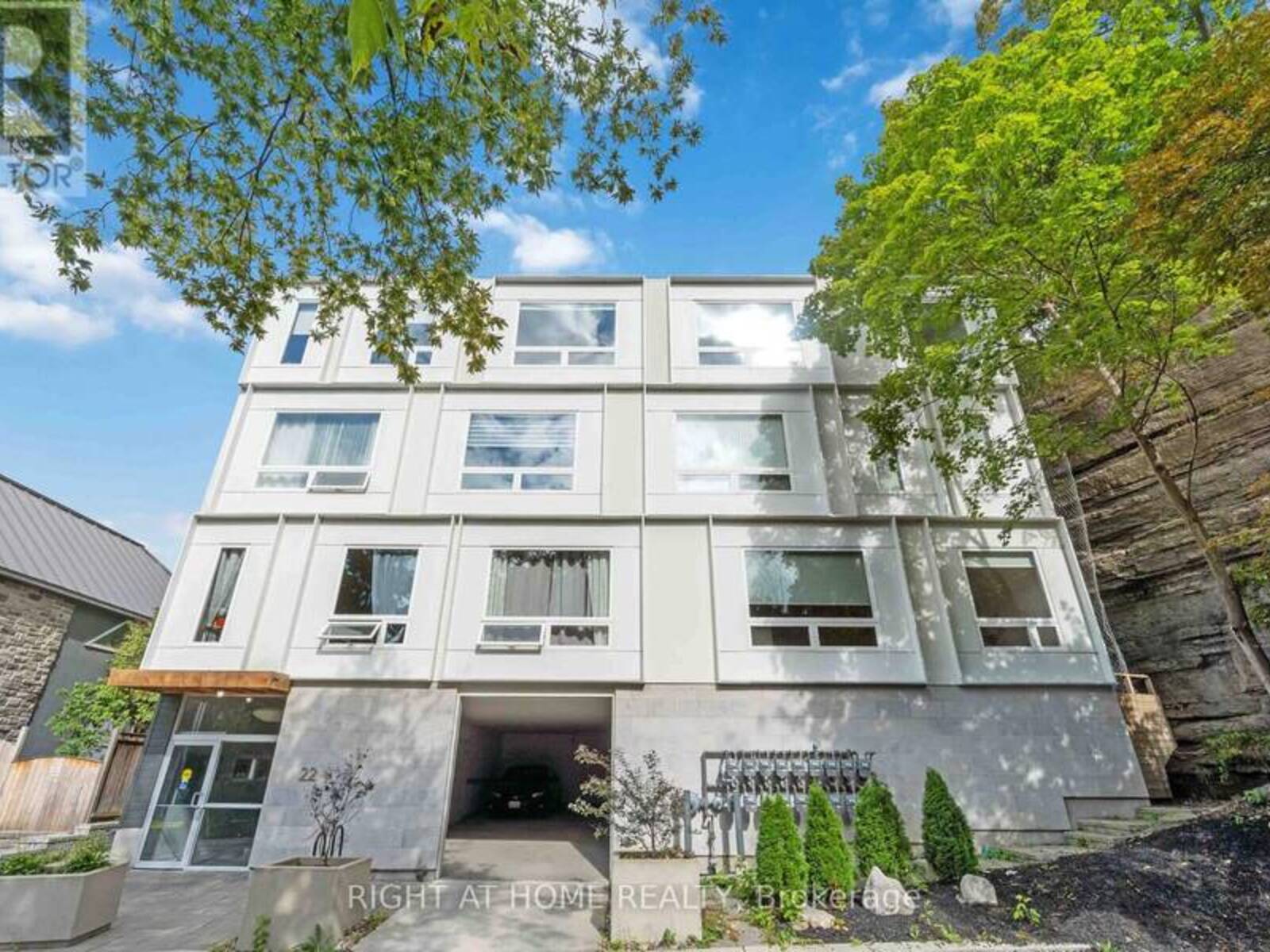 305 - 22 PERKINS STREET, Ottawa, Ontario K1R 7G5