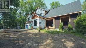 8 PINEGLEN CRESCENT | Ottawa Ontario | Slide Image One