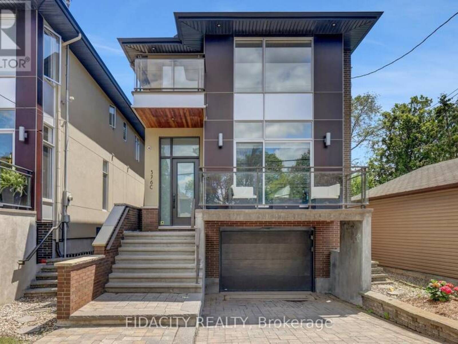 376 C WILMONT AVENUE, Ottawa, Ontario K2A 0B1