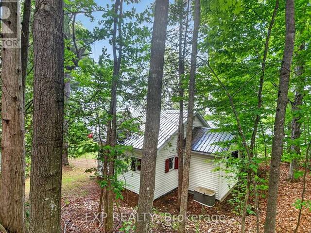 61 CEDAR HAVEN LANE South Frontenac Ontario, K0H 2V0 - 2 Bedrooms Waterfront Home For sale