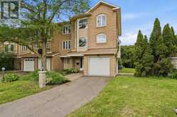 18 ARBORDALE CRESCENT | Ottawa Ontario | Slide Image Two