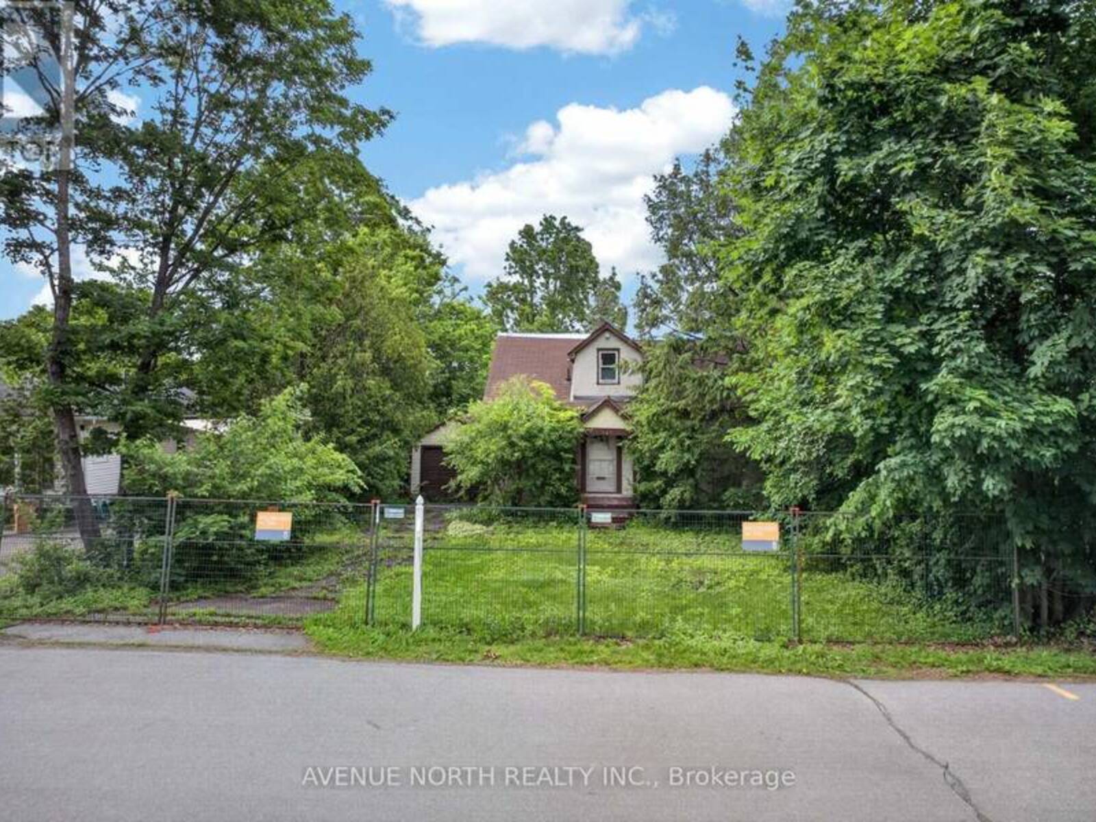 305 MOUNTBATTEN AVENUE, Ottawa, Ontario K1H 5W2