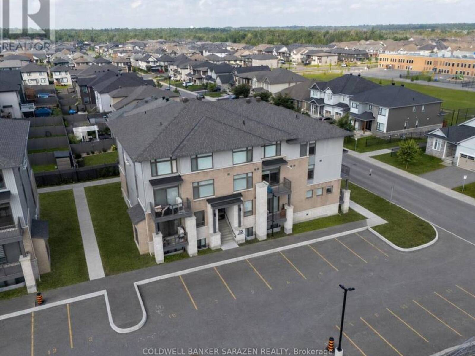 33 SALAMANDER WAY, Ottawa, Ontario K1X 0G1