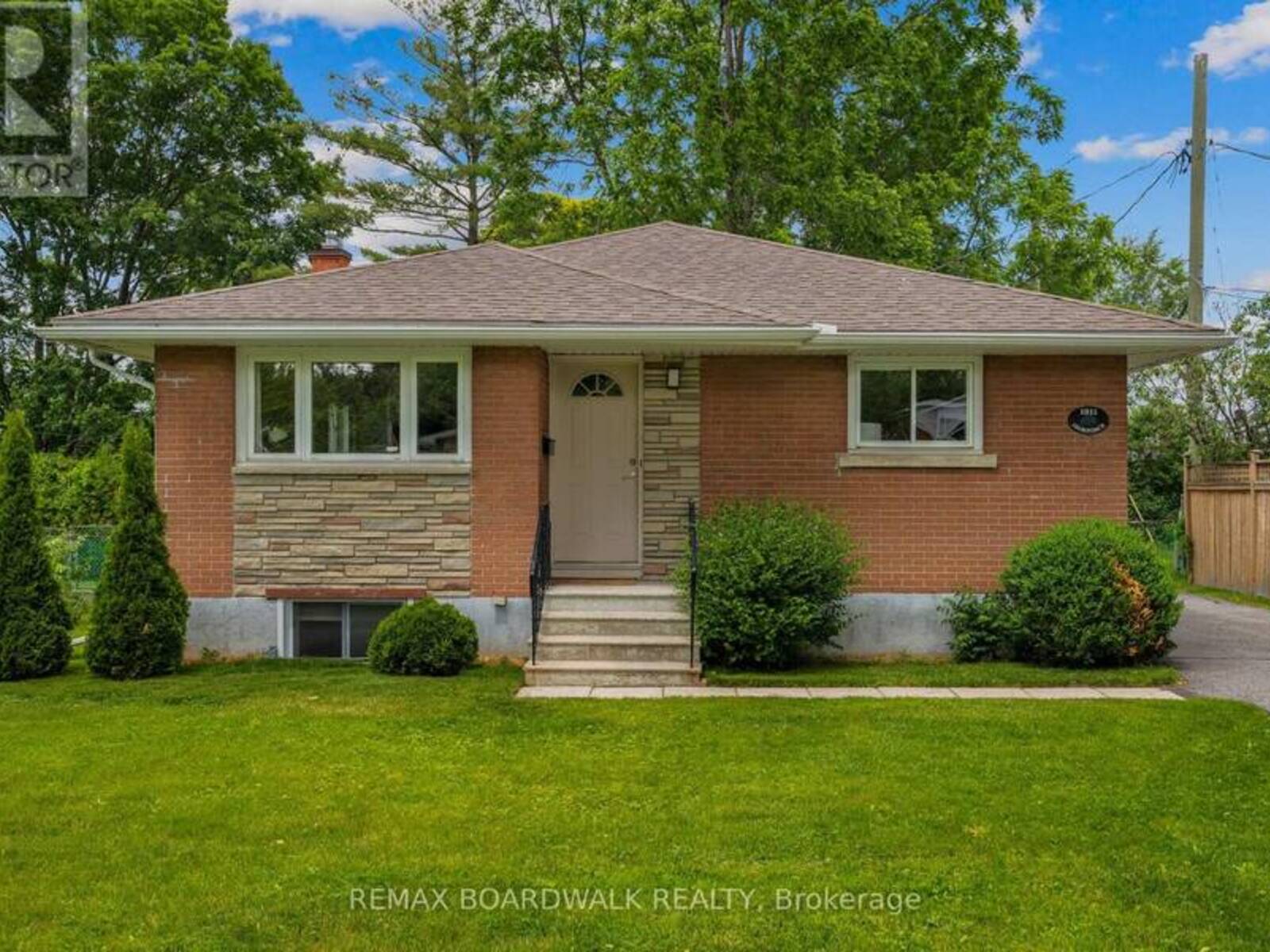 1311 ADIRONDACK DRIVE, Ottawa, Ontario K2C 2V7