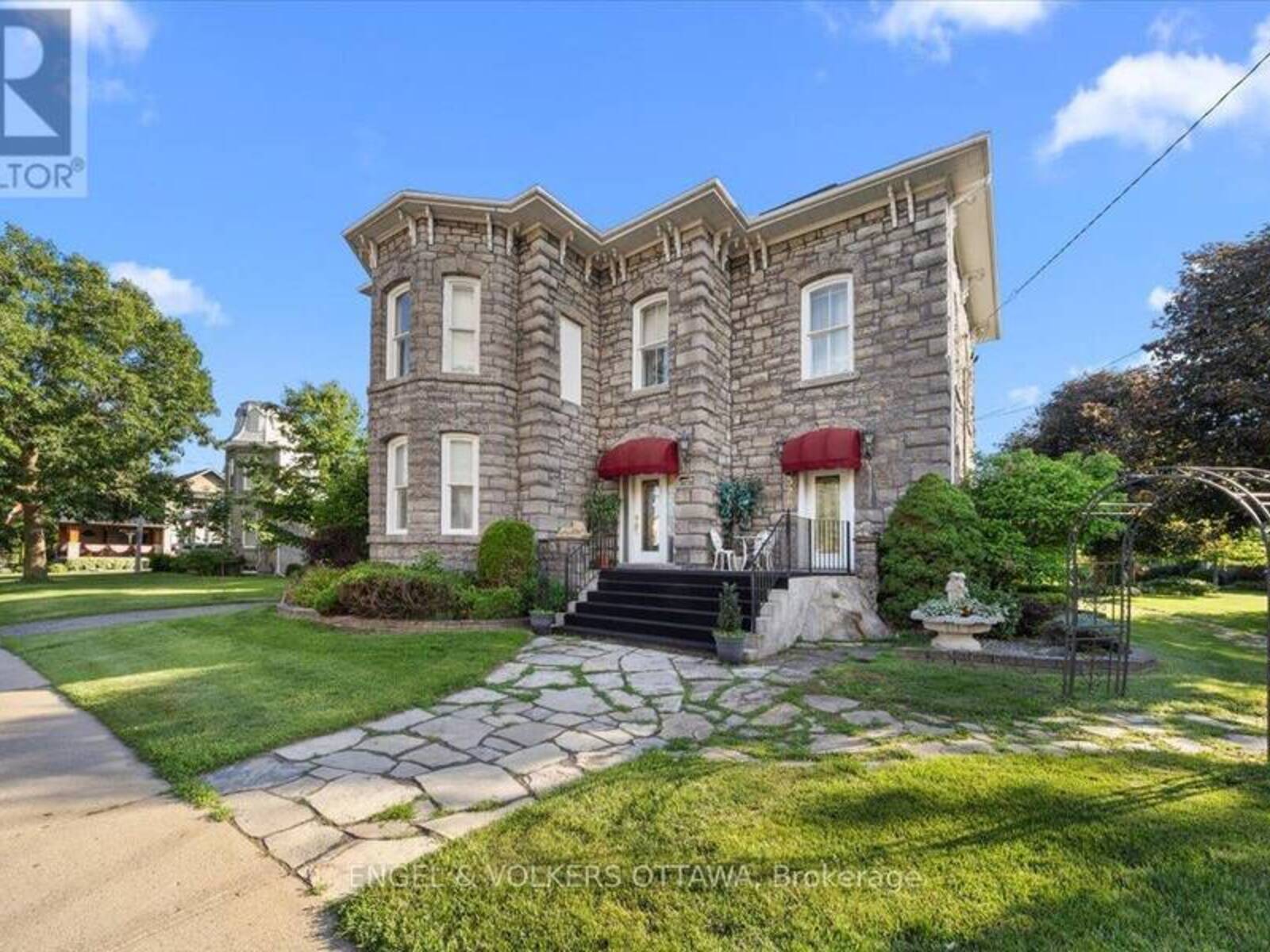 528 ST LAWRENCE STREET, Winchester, Ontario K0C 2K0