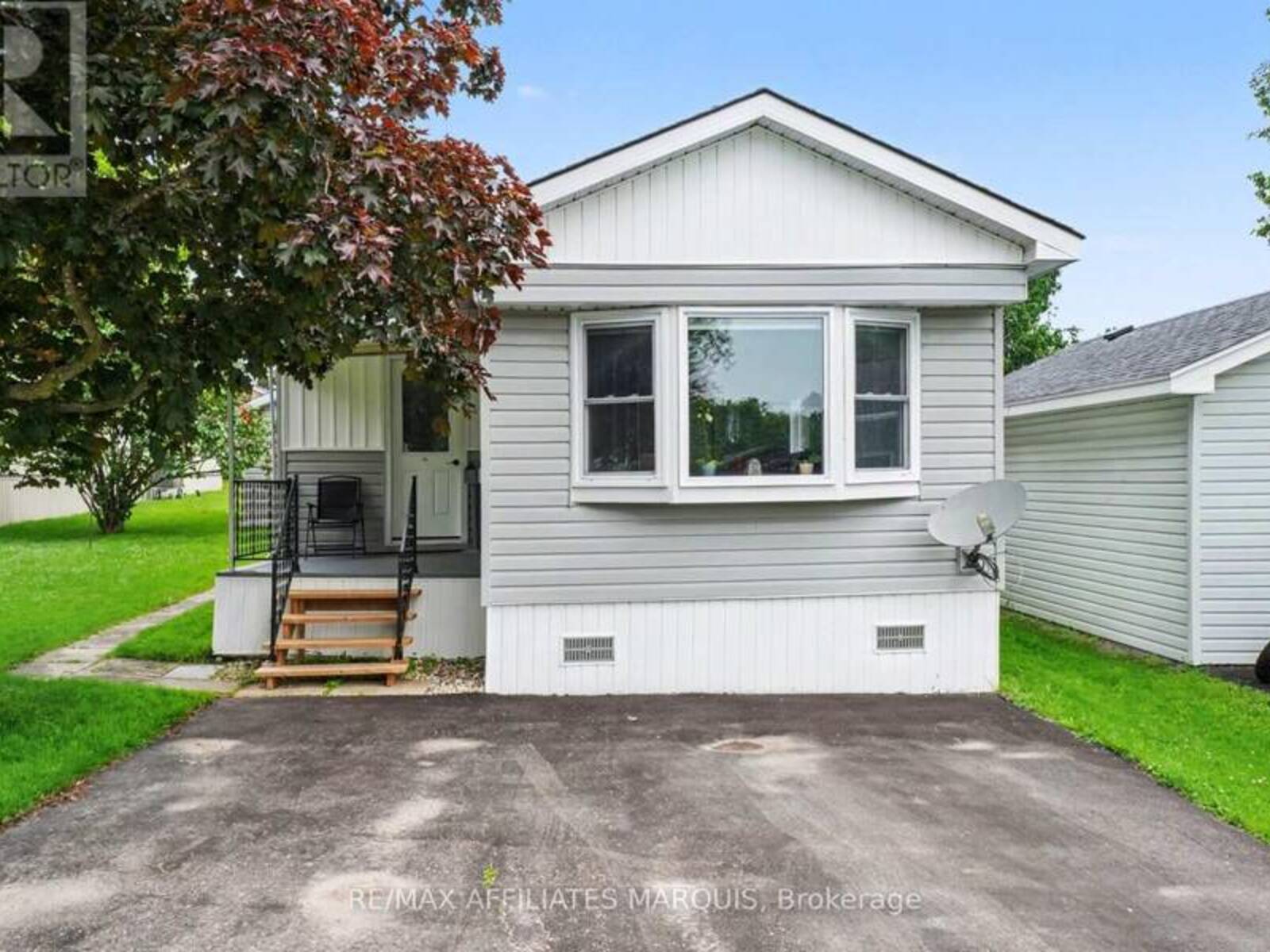 10 SADDLE AVENUE, Smiths Falls, Ontario K7A 0J4