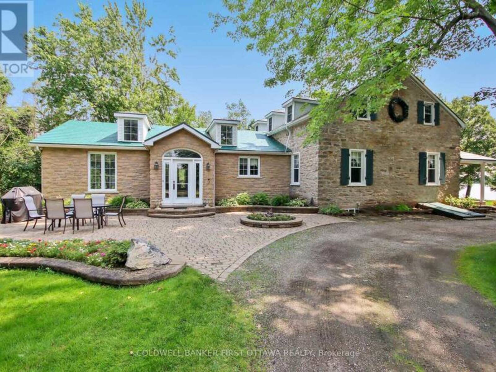 100 LOCH END ROAD, Carleton Place, Ontario K7C 0S9